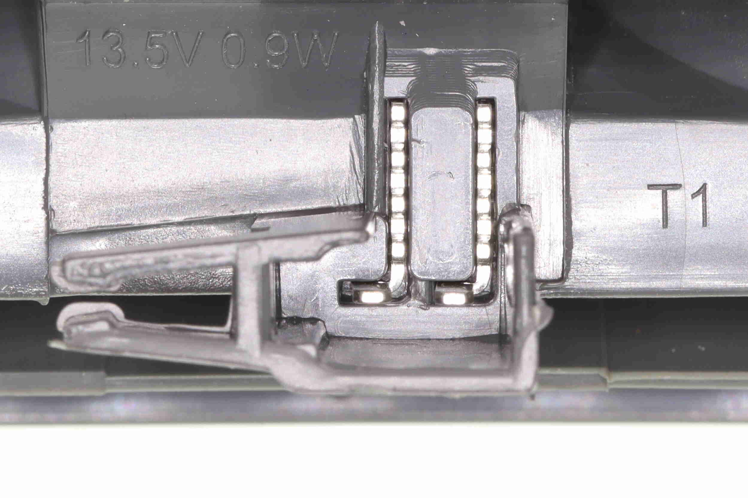 Vemo Derde remlicht V40-84-0008