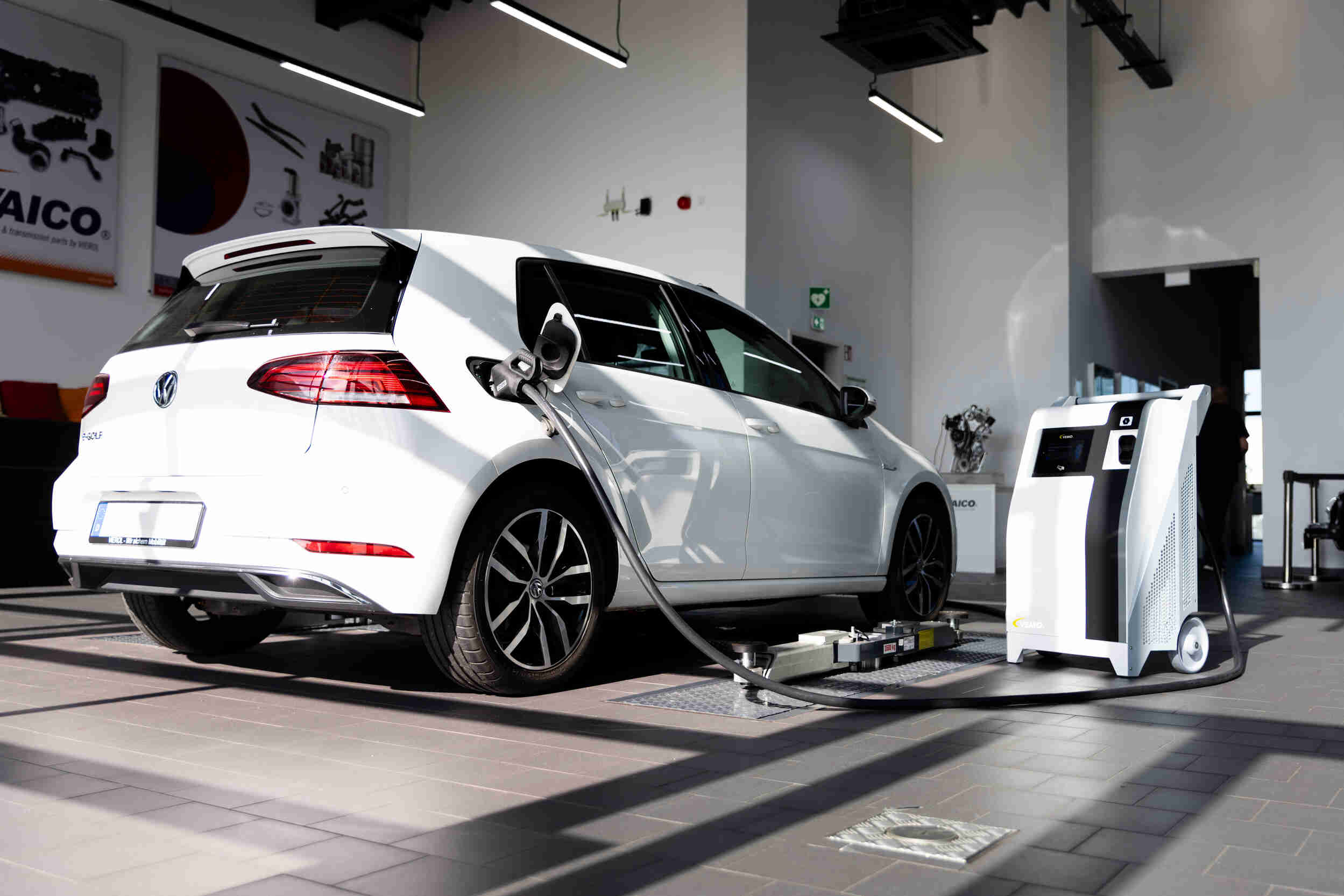 Vemo Oplader, accu V99-27-0016