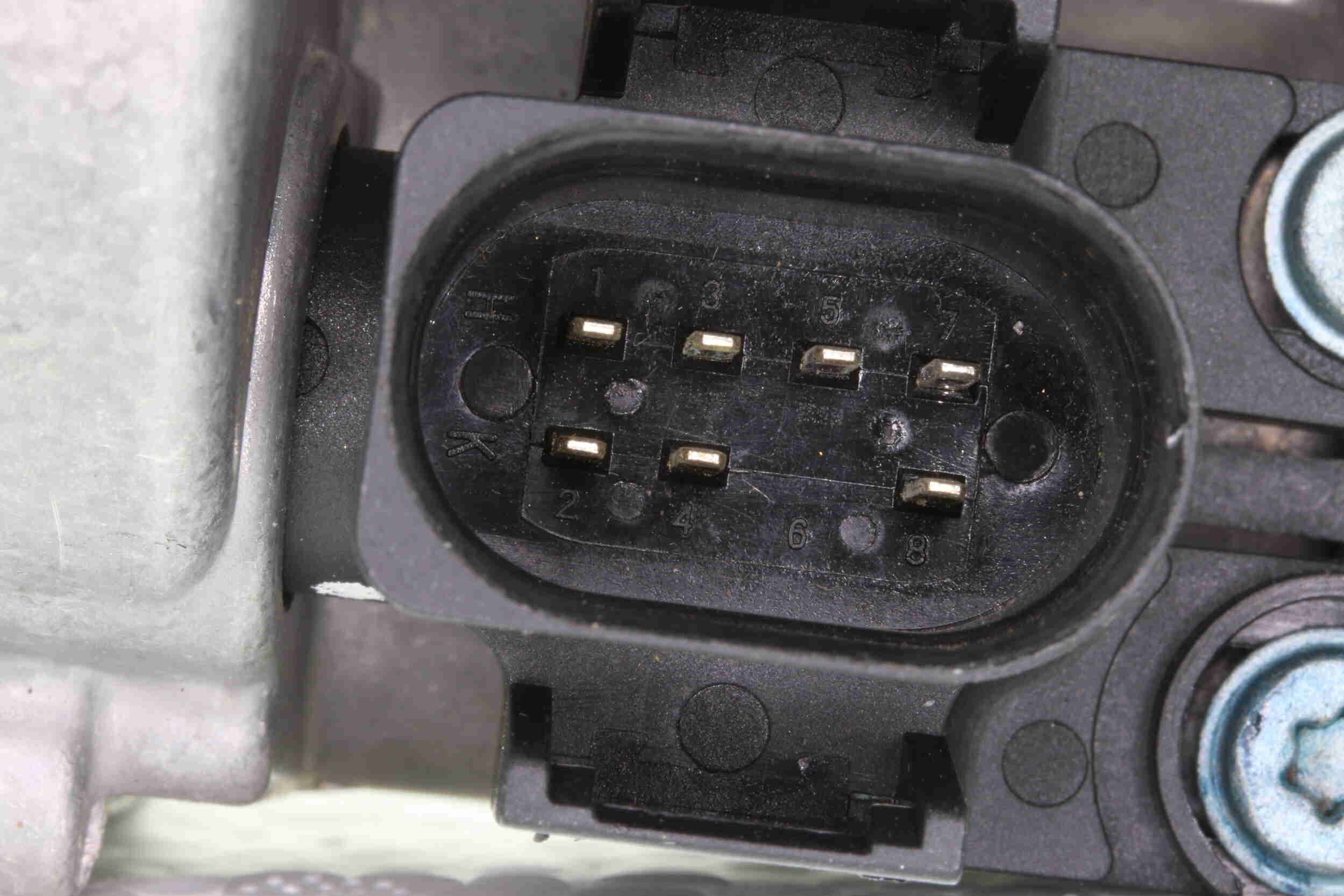Vemo Gasklephuis V10-81-0020