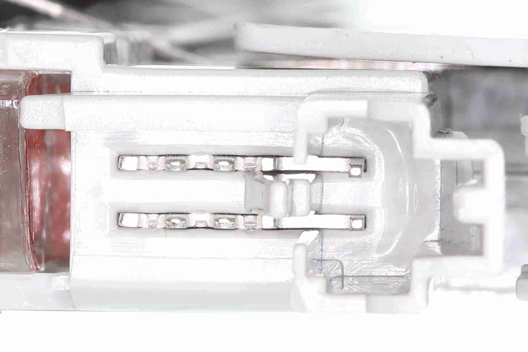 Vemo Derde remlicht V10-84-0152