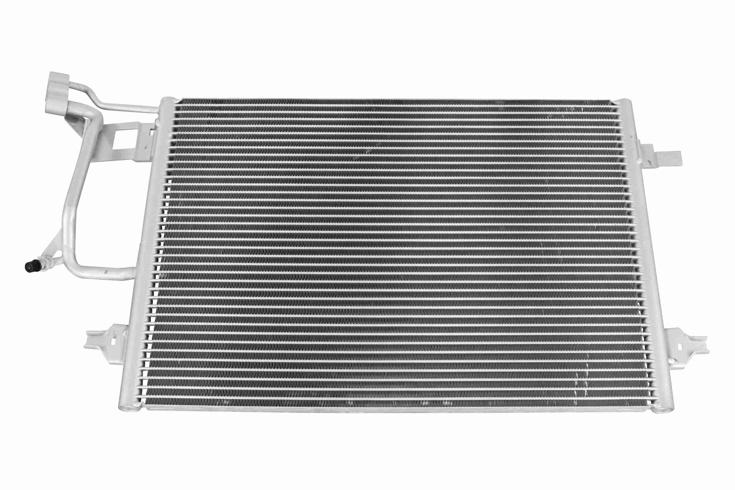 Vemo Condensor, airconditioning V15-62-1045